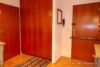 #Tolle Wohnung - mit Möbel oder ohne! Mit EBK, Balkon, Tiefgarage. Bezugsfrei ab April 2024! - Einbauschrank im Flur